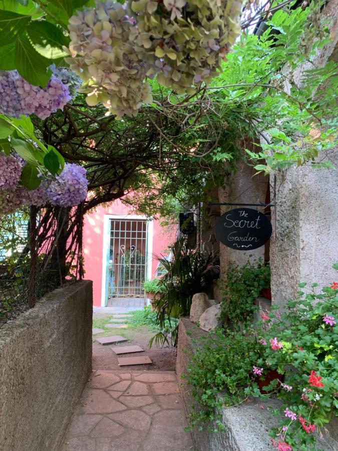 The Secret Garden Arona Villa In Piazza Del Popolo 16 Historical Center المظهر الخارجي الصورة